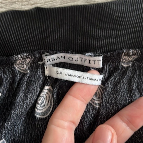 Urban Outfitters Stylish Black Patterned Women's Pants small - Picture 4 of 5